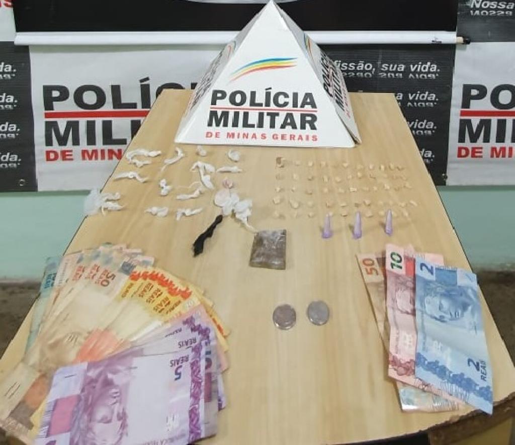 Operação da PM no bairro Santa Cruz leva à Delegacia dupla suspeita por tráfico de drogas