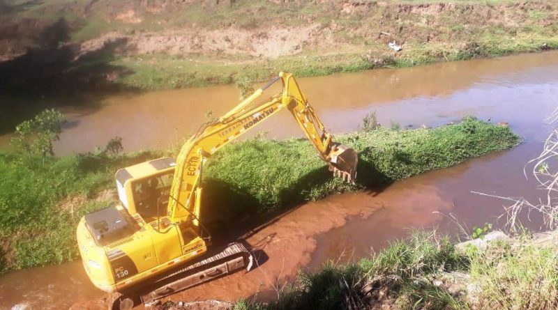 Prefeitura de Congonhas realiza limpeza de rios e córregos na cidade