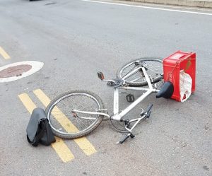 Idoso fica gravemente ferido em colisão entre bicicleta e moto no Santa Matilde