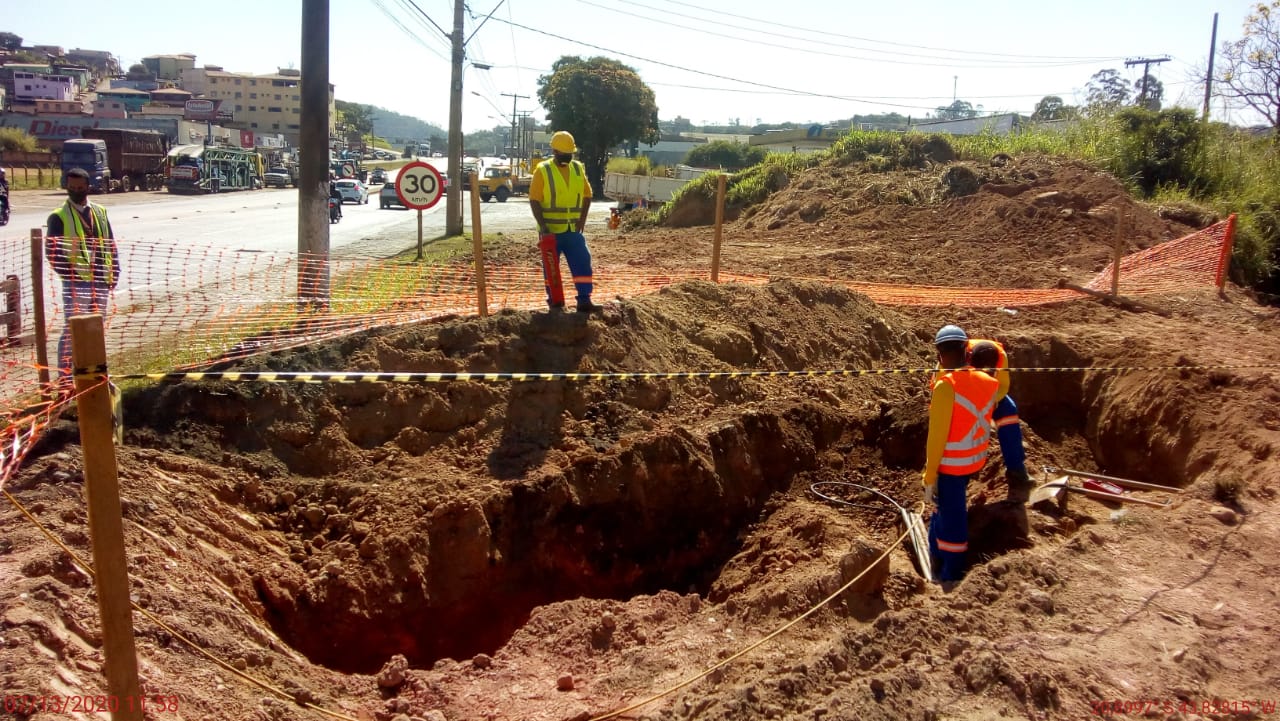 Via 040 realiza obras de recuperação de drenagem em Conselheiro Lafaiete