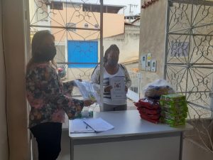 Semed entrega kits de alimentação escolar para alunos da rede municipal de ensino