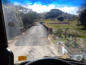 Fresa de asfalto beneficia moradores de Cristiano Otoni