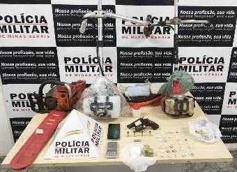 Polícia Militar apreende drogas diversas, material para o tráfico, arma e munições