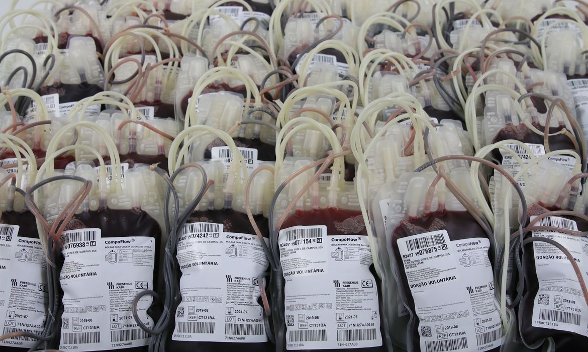 Fundação Pró-Sangue pede que doadores compareçam a postos de coleta