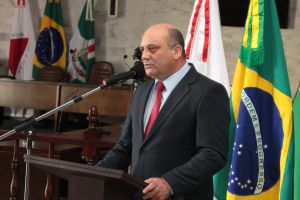 Vereador e professor Oswaldo Barbosa se posiciona a favor dos comerciantes locais diante das novas restrições da Onda Vermelha.