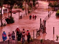 Tromba d’água  inundou residências e causou transtornos a moradores de Correia de Almeida e Barbacena