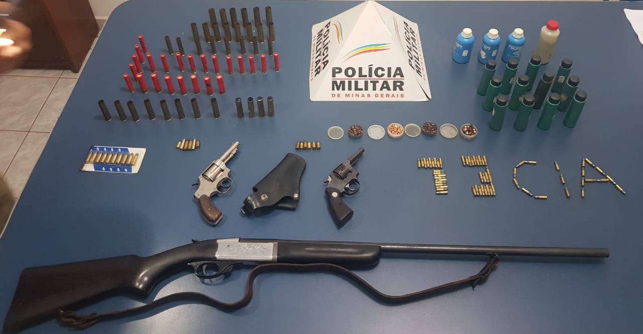 Desterro de Entre Rios: Três armas de fogo e mais de 80 munições apreendidas após denúncia anônima