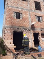 Incêndio atinge porão de residência no bairro Arcádia