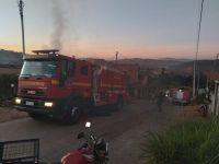 Bombeiros combatem incêndio em residência no Murtinho