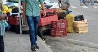 Vendedores ambulantes recuperam mercadorias apreendidas após pagamento de multa