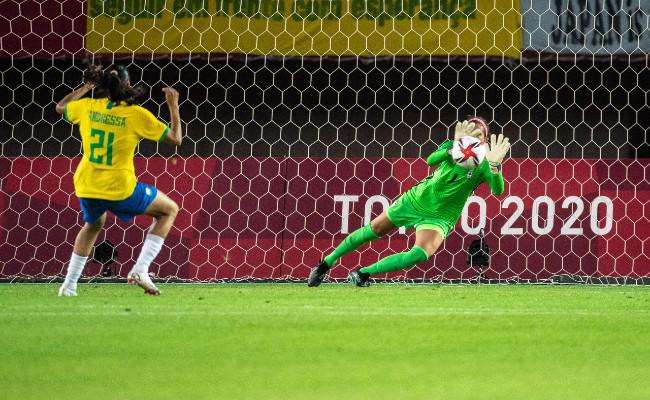 Seleção feminina do Brasil perde para o Canadá nos pênaltis e está fora