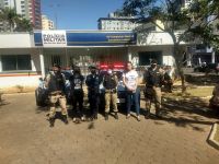 Guarda Municipal e Polícia Militar realizando blitz educativa contra o Feminicídio