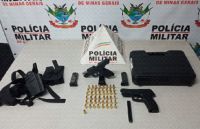 Cinco armas e várias munições apreendidas, quatro pessoas conduzidas durante cumprimento de mandados de busca e operação policial