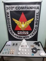 Drogas, dinheiro, arma e munições apreendidos no bairro Manoel de Paula