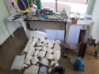 Foragidos da justiça são presos com laboratório  para refino de drogas em Lafaiete