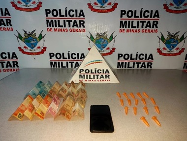 Homem é preso por tráfico com cocaína e dinheiro suspeito em Ouro Branco