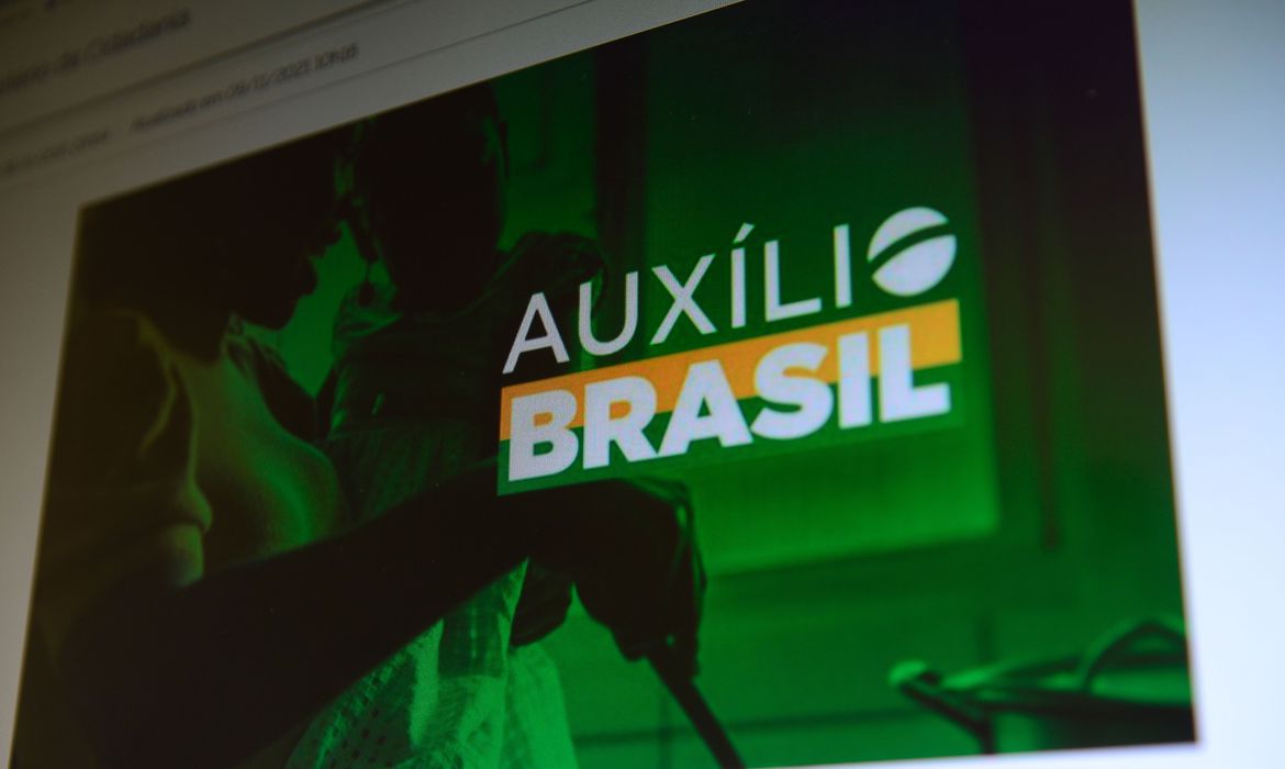 Contratações de consignado no Auxílio Brasil devem começar em setembro
