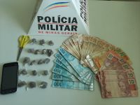 Polícia aprende drogas e material utilizado em tráfico e menor levado para a delegacia