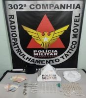 Jovens são surpreendidos pela polícia com grande quantidade de drogas no bairro São João