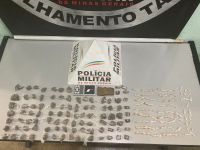 116 pedras de crack apreendidas pela polícia no Bairro Siderúrgico