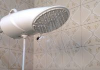 Com a queda brusca das temperaturas, Cemig dá dicas para economizar na hora do banho