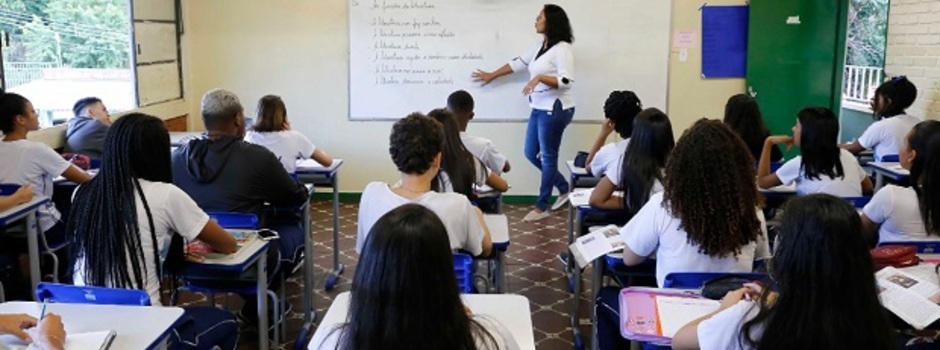 Governo de Minas publica a nomeação de 1 mil professores aprovados em concurso da Educação