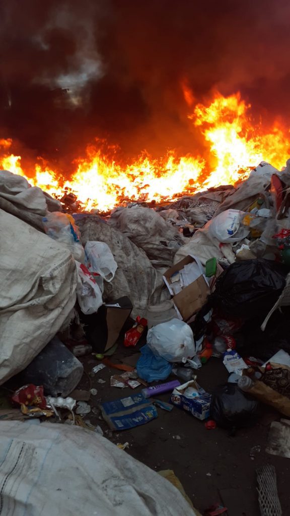 Depósito de material reciclável em Lafaiete pega fogo