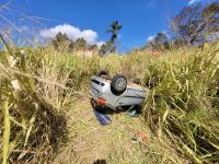 Motorista perde o controle do carro e capota na estrada entre Lafaiete e Itaverava