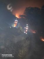 Bombeiros combatem incêndio em fazenda na zona rural