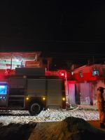 Bombeiros combatem incêndio em residência em Barbacena