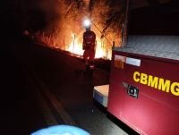 Incêndio atinge bambuzal e interdita rodovia entre Lafaiete e Itaverava