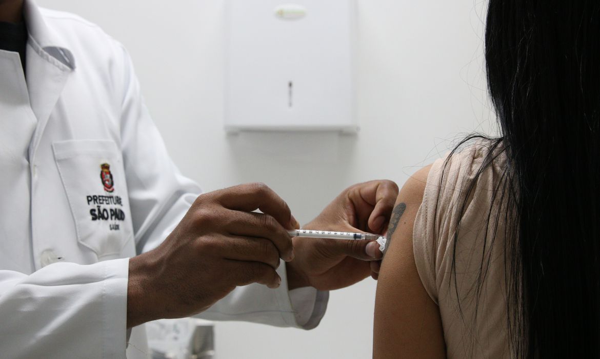 Aumento dos casos de Covid – Ministério da Saúde reforça que a população fique atenta ao esquema vacinal