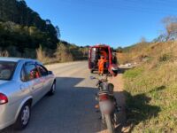 Bombeiros atendem vitima de acidente com motocicleta