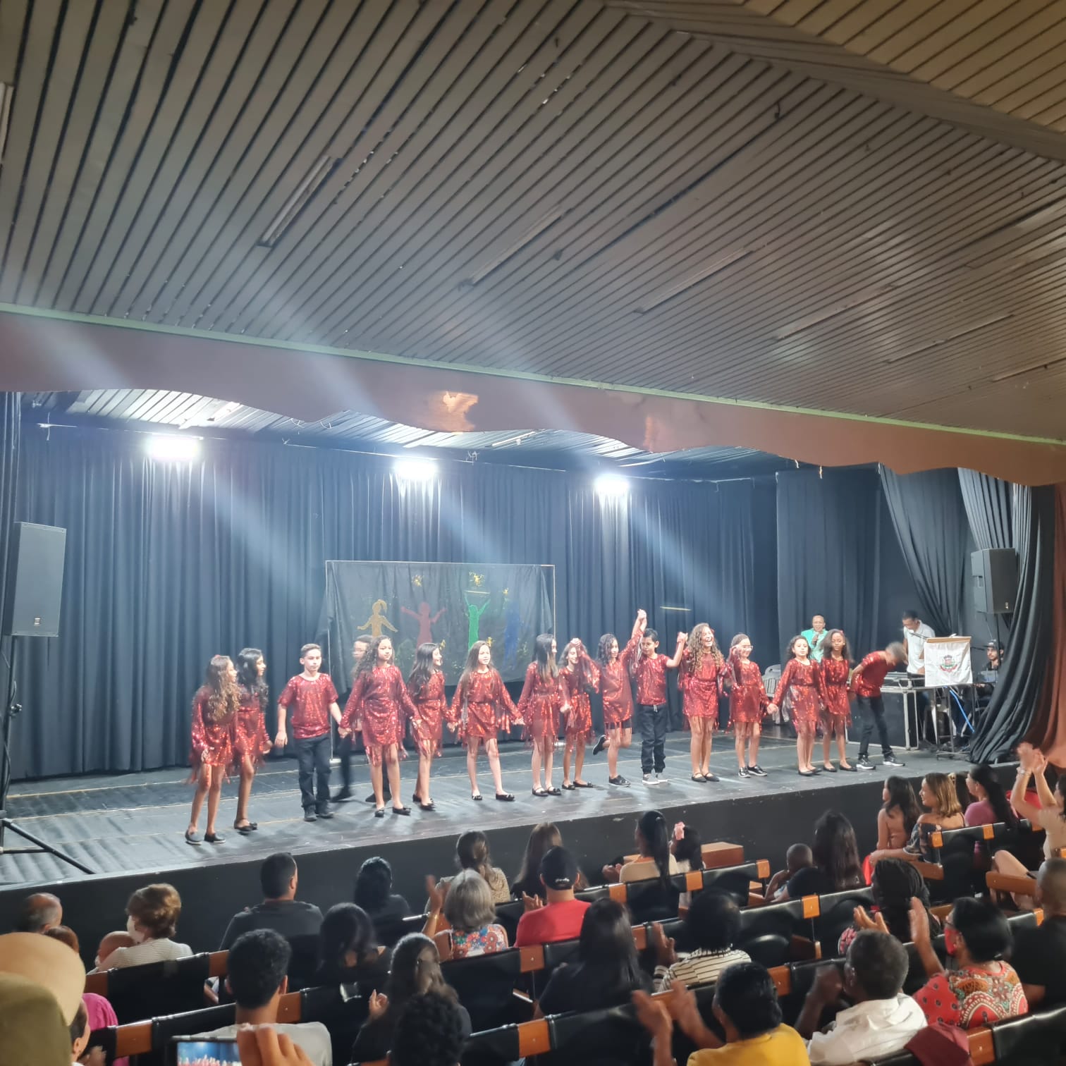 VIII Festival de Dança Escolar lota Teatro Municipal e encanta presentes