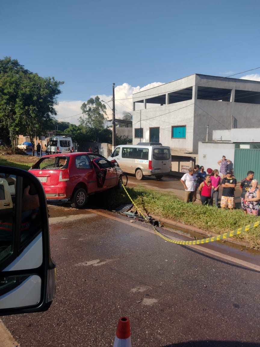Acidente entre dois carros deixa uma vítima fatal na BR-040, em Congonhas