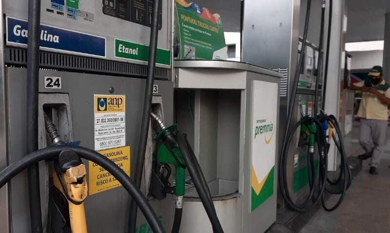 Gasolina sobe 6,09% após reoneração dos combustíveis