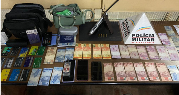 Homens que roubaram veículo,  celulares,  notebook e dinheiro são presos em flagrante.