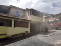 Incêndio que destruiu casa no bairro Queluz em Lafaiete pode ter sido criminoso.