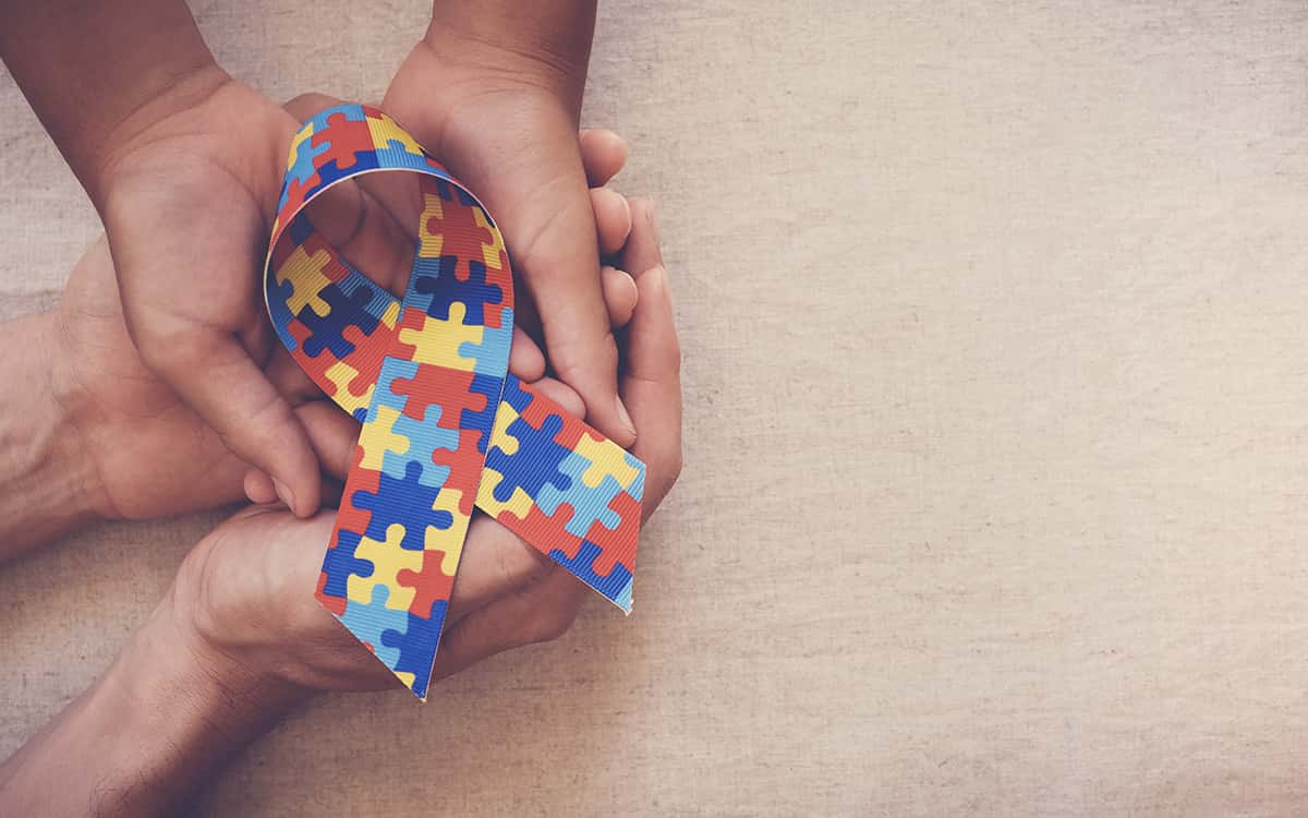 Diagnóstico ainda na infância pode reduzir dificuldades ao longo da vida de pessoas com autismo