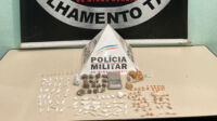 Polícia apreende  69 pedras de crack, 68 papelotes de cocaína, 17 buchas de maconha na Praça Barão de Queluz em Lafaiete