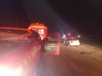 Acidente entre caminhão e Ford Ka deixa dois mortos e dois feridos