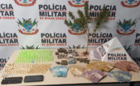 Dois homens são presos e grande quantidade de drogas e dinheiro apreendidos durante operação policial no centro de Ouro Branco.