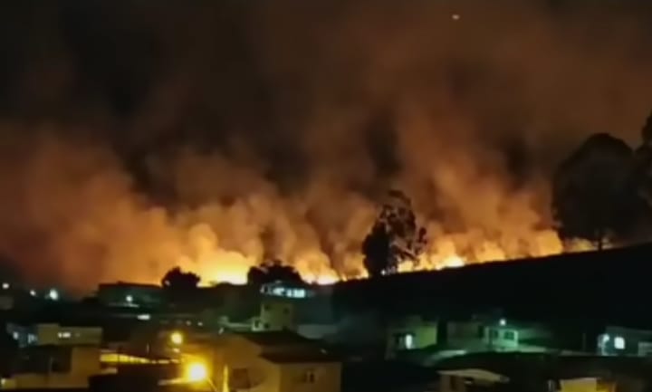 Bombeiros apagam incêndio que ameaçava residências