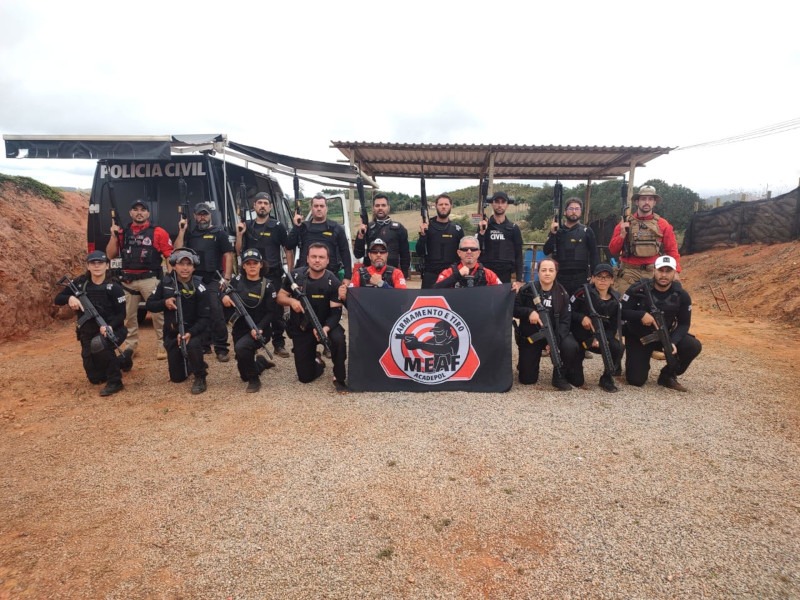 Policiais civis do 13° Departamento de Polícia Civil recebem treinamento de operador de fuzil e pistola em Barbacena