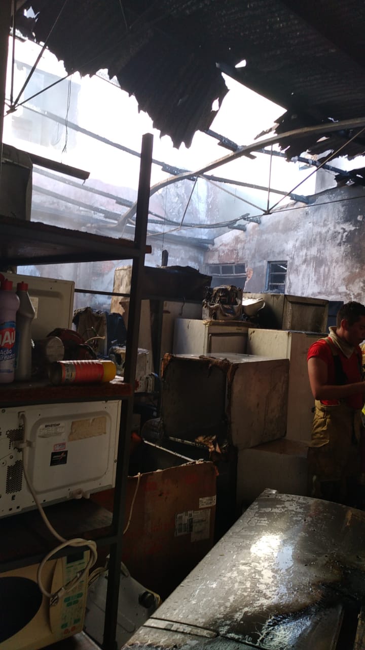 Causas de incêndio em loja no bairro São Sebastião estão sendo averiguadas