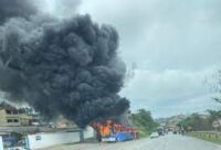 Ônibus que transportava sub-14 do Vasco pega fogo em Lafaiete
