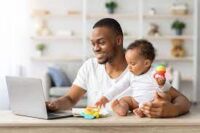 Licença-paternidade: entenda o que diz a lei e por que o assunto voltou à tona
