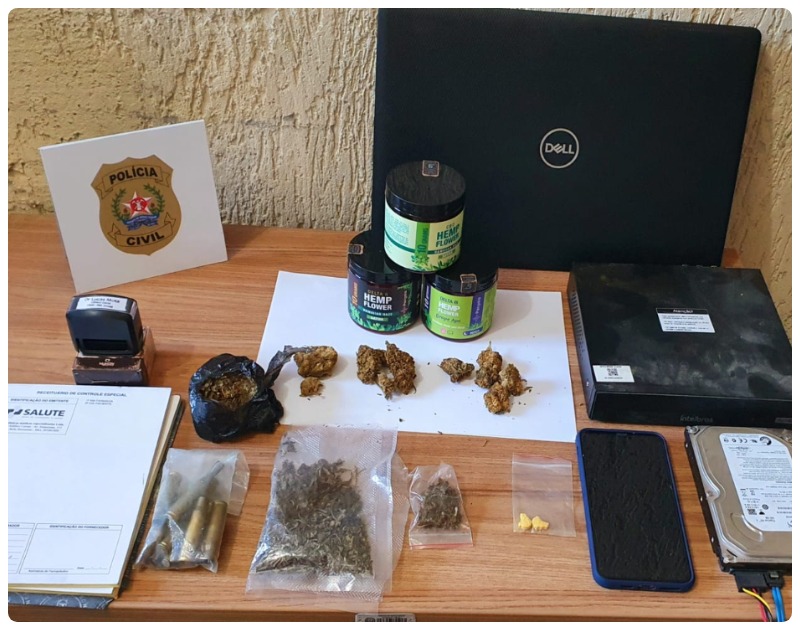 Policia Civil apreende drogas, armas, cobras em cativeiro e 2 homens são presos em Lafaiete
