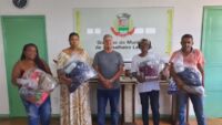 Prefeito de Conselheiro Lafaiete faz entrega de kits a Associações de Catadores de Recicláveis