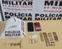 Polícia Militar apreende drogas em residência e prende traficante em Carandaí